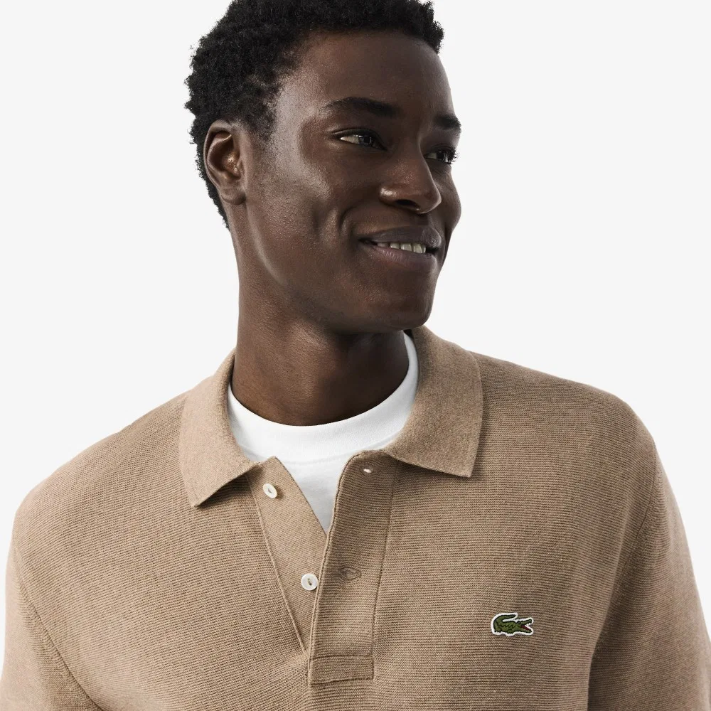 Мужской свитер поло с коротким рукавом светло-коричневого цвета от Lacoste — фото 2