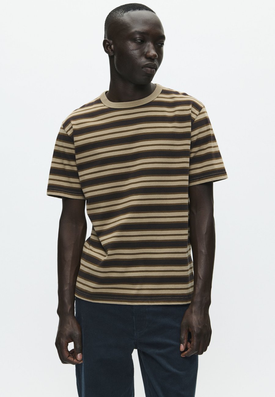 

Футболка DOUBLE A BY W.W. WWEaston tee 25210, Chocolate Torte Stripe/Brown, Коричневый, Футболка DOUBLE A BY W.W. WWEaston tee 25210, Chocolate Torte Stripe/Brown