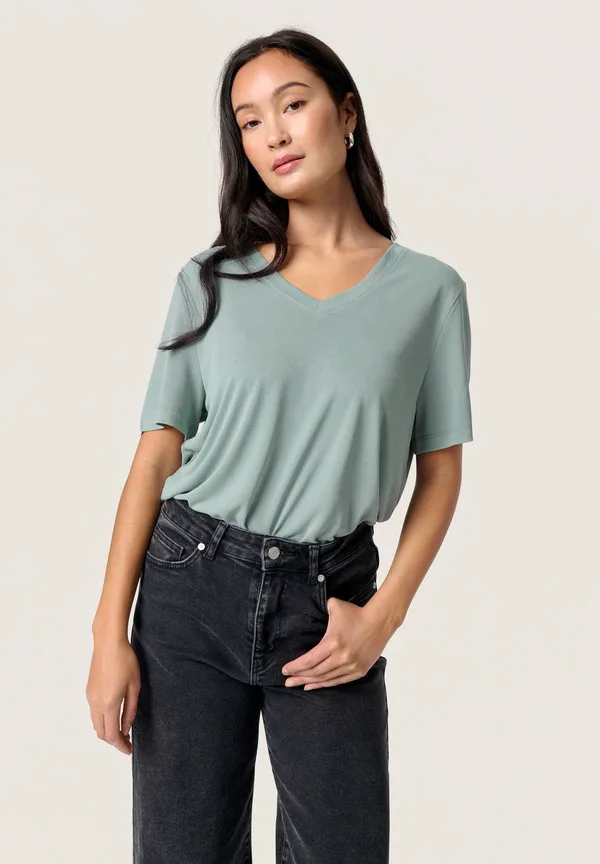 

Футболка с v-образным вырезом columbine, базовая модель. Soaked In Luxury, Silver Blue, Синий, Футболка с v-образным вырезом columbine, базовая модель. Soaked In Luxury, Silver Blue