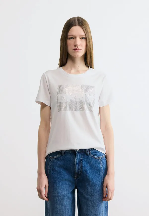 

Футболка с круглым вырезом и логотипом в виде коробки, украшенной стразами. Dkny, White/Silver-Coloured, Белый, Футболка с круглым вырезом и логотипом в виде коробки, украшенной стразами. Dkny, White/Silver-Coloured