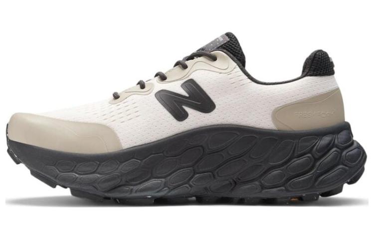 

Футболка Fresh Foam X More Trail District Vision Jet Stream New Balance, бежево-бело-черная