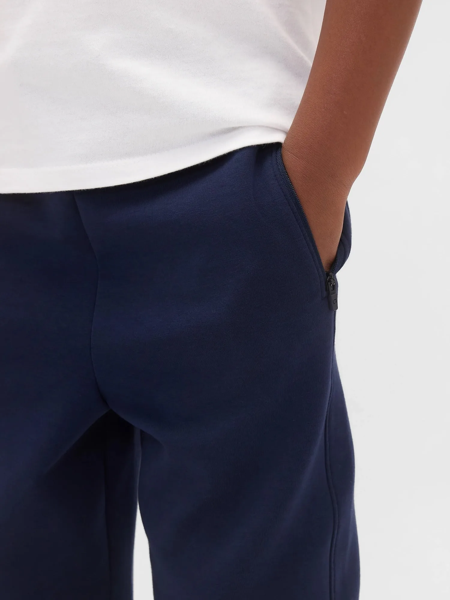Детские спортивные брюки GapFit Tech Quick Dry (K) GAP, TAPESTRY_NAVY — фото 4
