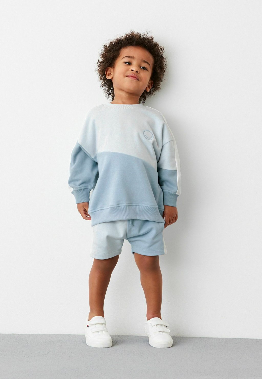 

Толстовка COLOURBLOCK SWEATSHIRT AND SHORTS SET Next, цвет light blue