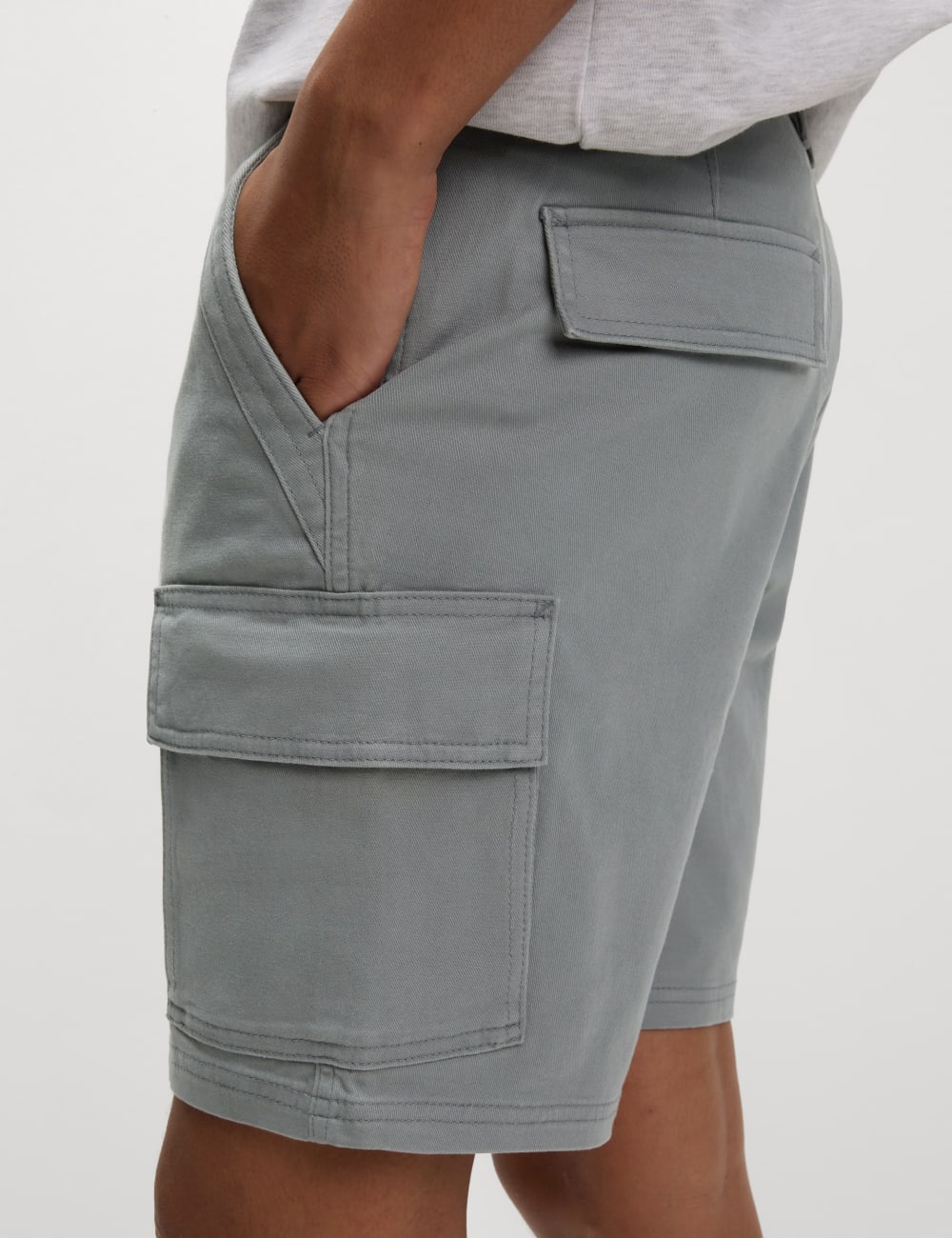 

Прямой крой, эластичные шорты-карго Marks & Spencer, цвет Ash grey