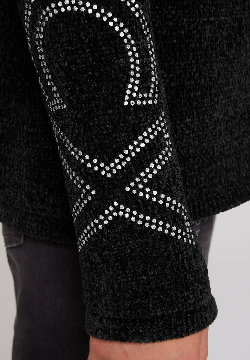 

Джемпер ROLLKRAGEN IN CHENILLE MIT LOGO PRINTS Soccx, черный
