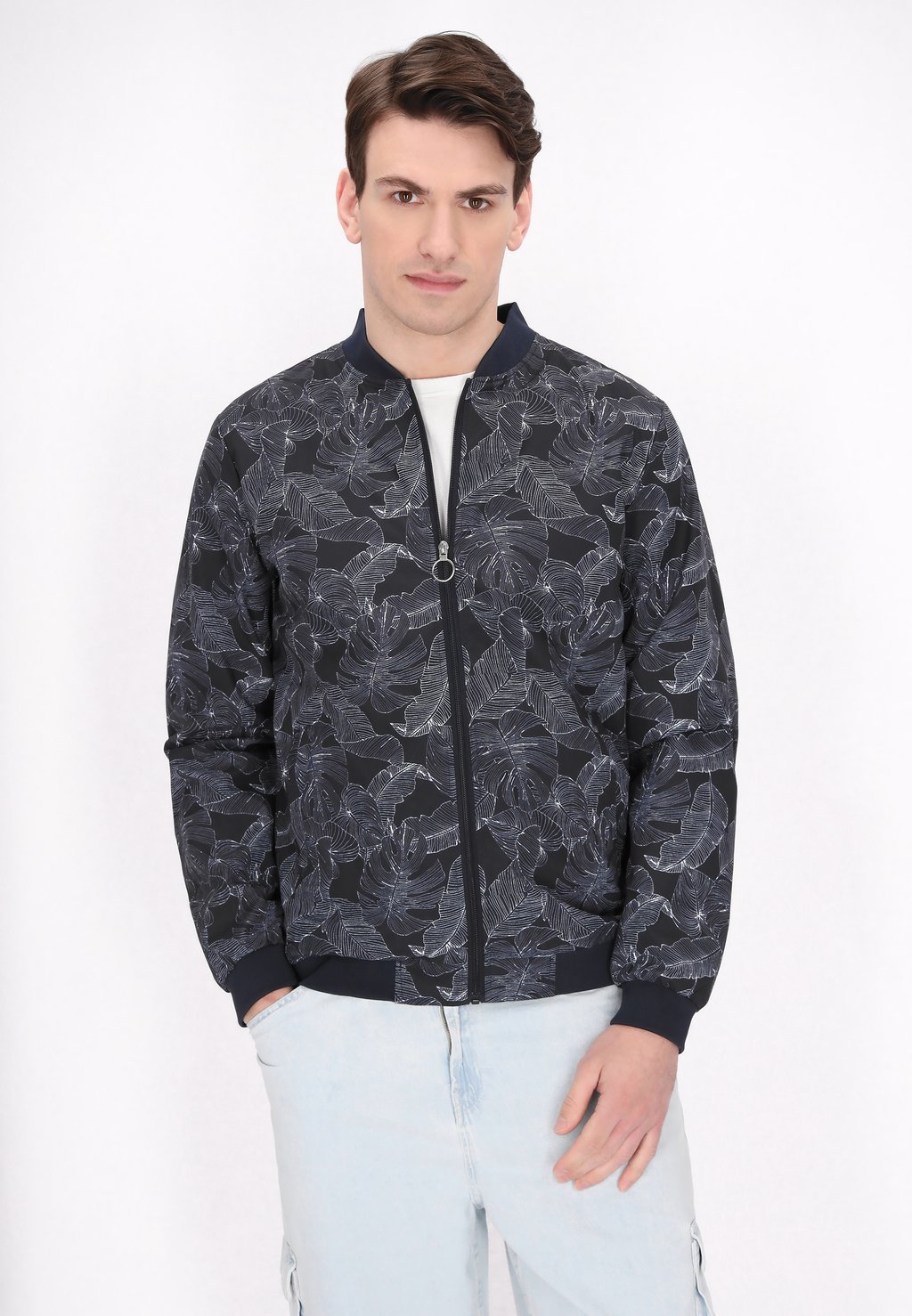 

Куртка-бомбер Mo, черный