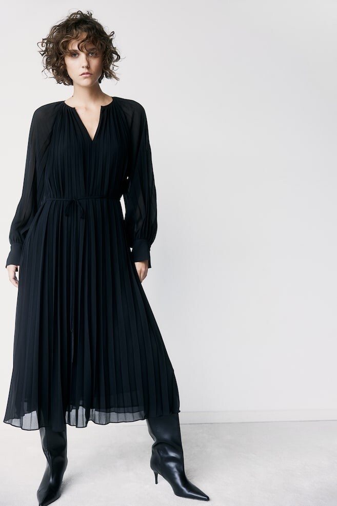 

Плиссированное шифоновое платье H&M, черный