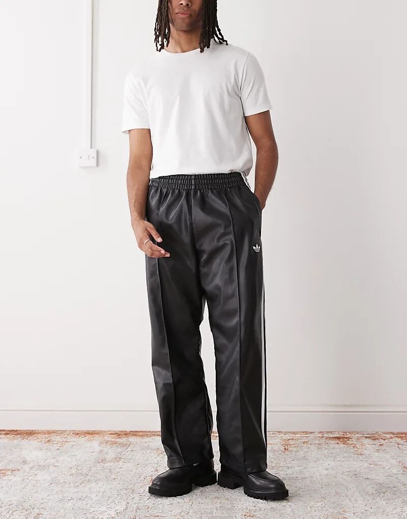 

Широкие брюки Adidas Originals Adidas x Jeremy Scott из искусственной кожи черного цвета