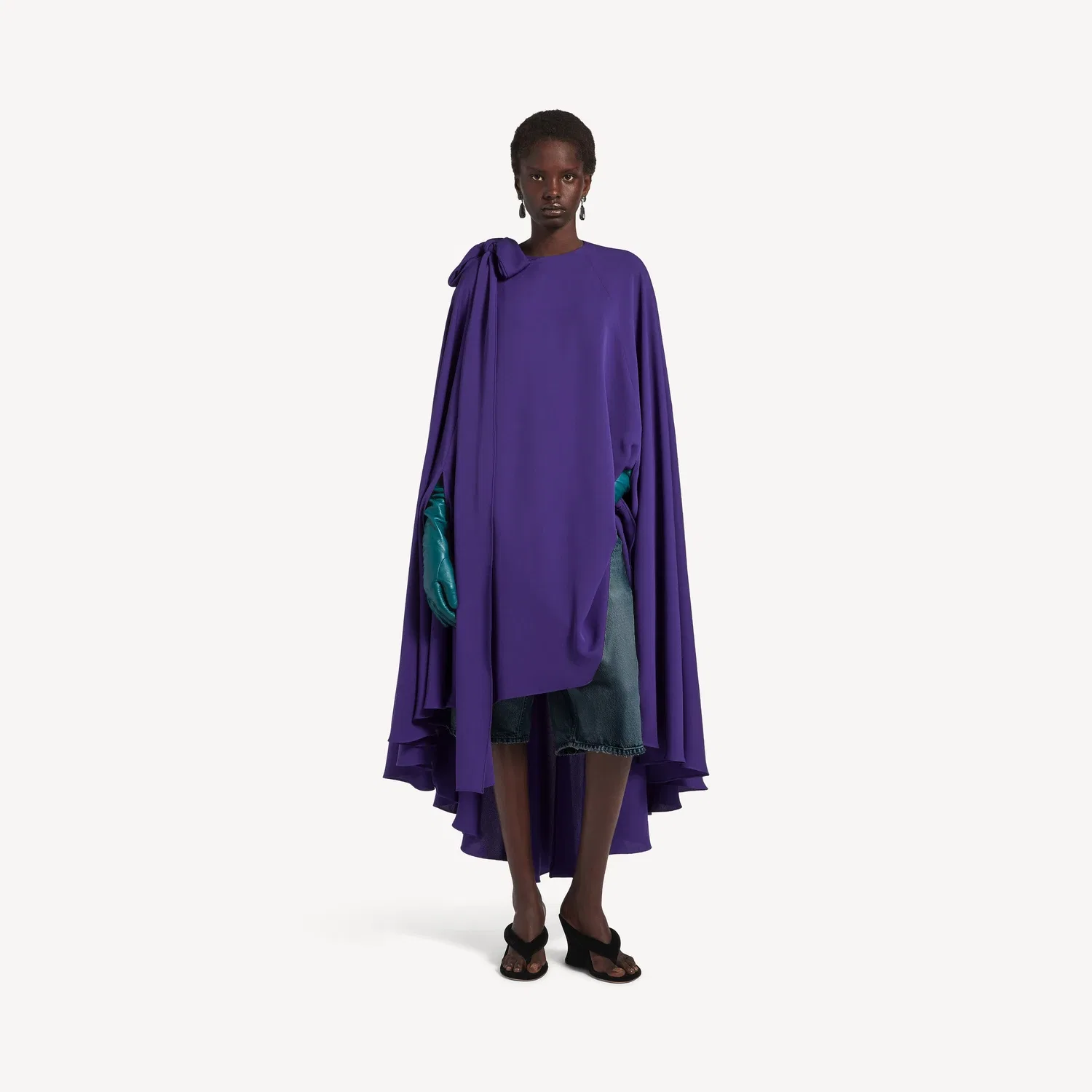 Женское платье кейп фиолетового цвета Balenciaga — фото 2
