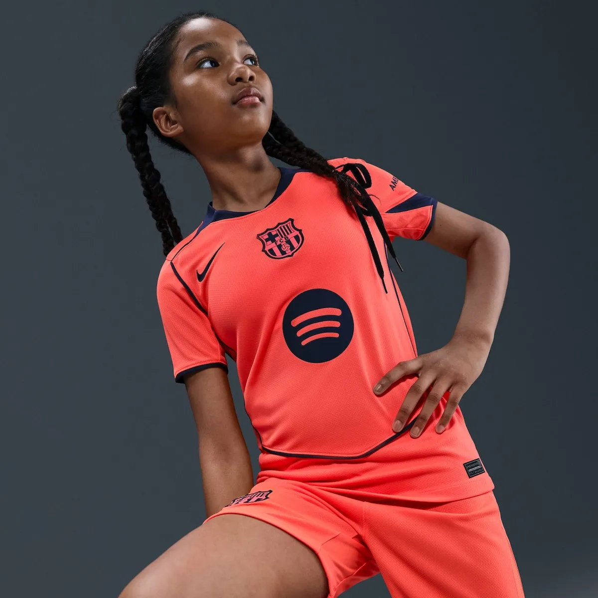 Детская футболка третьей формы CF «Барселона» 2025-2026 Стадион Nike, оранжево-желтый — фото 3