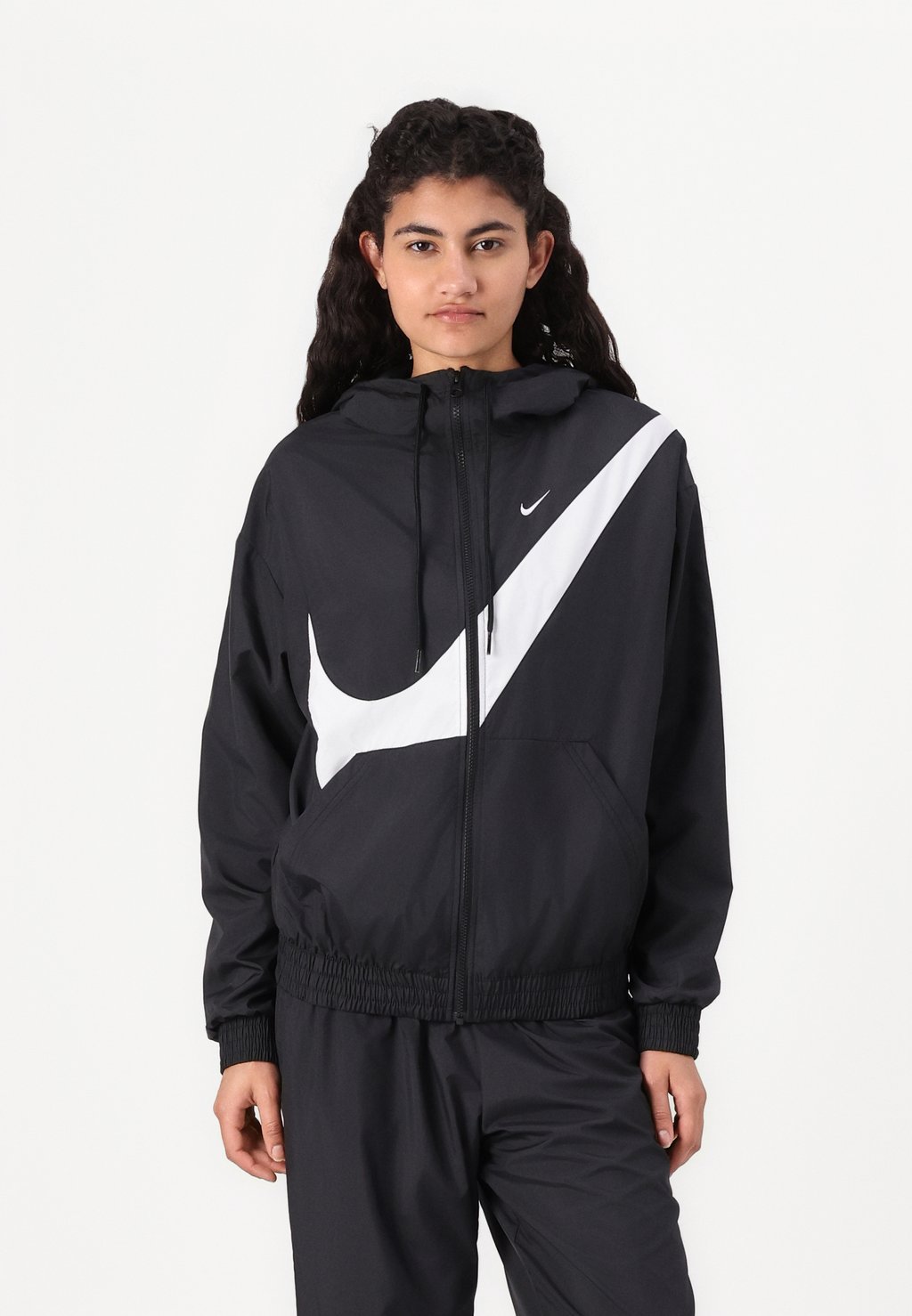 

Легкая куртка LOGO Nike Sportswear, черный