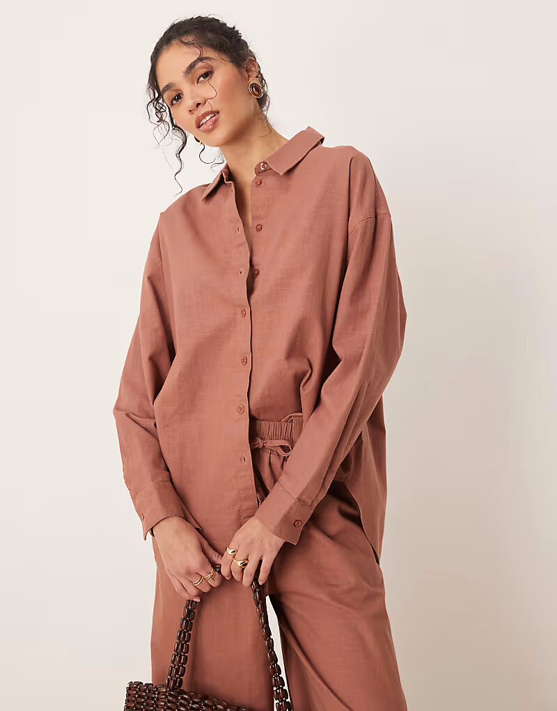 

Рубашка свободного кроя ASOS DESIGN цвета мокко