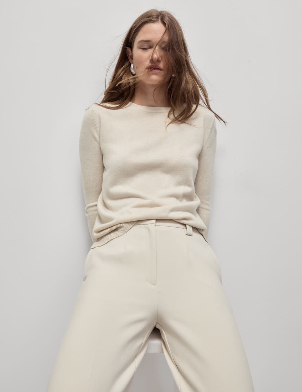 

Супермягкий джемпер с круглым вырезом Marks & Spencer, цвет Light natural