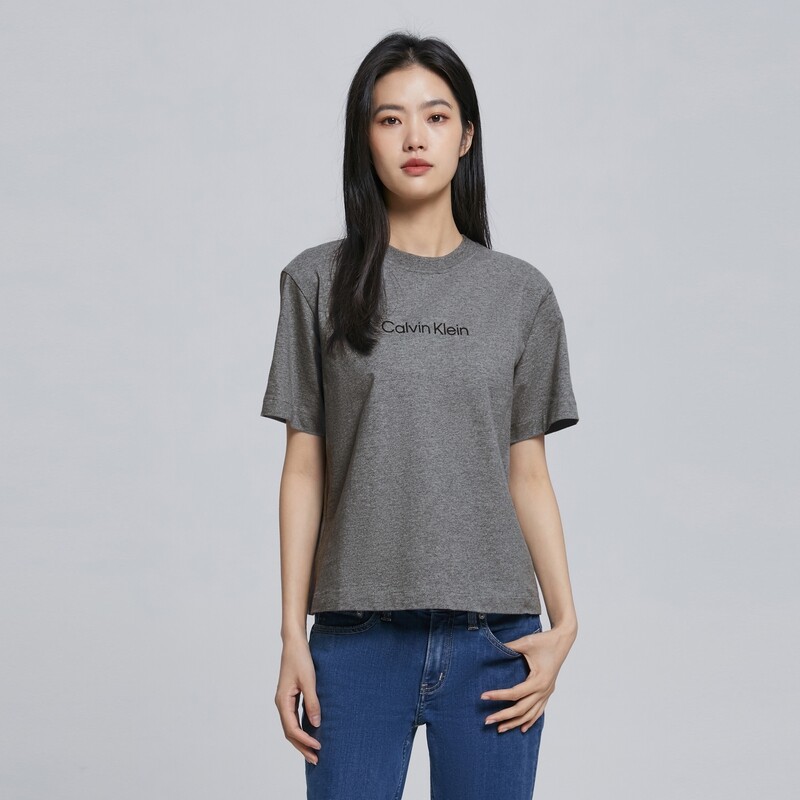 

Футболка женская Calvin Klein Jeans с буквенным принтом, серый