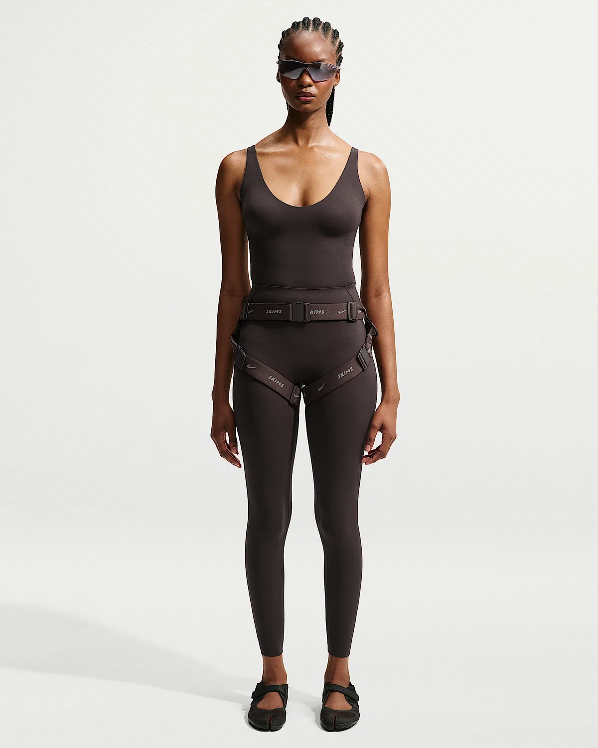Женские леггинсы NikeSKIMS Studio Stretch, длина 26", NSKM Dark Roast/NSKM Dark Roast