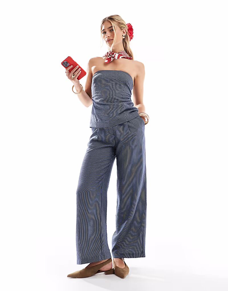 

Широкие брюки в полоску синего цвета New Look