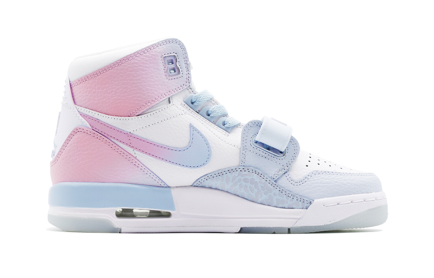 

Женские баскетбольные кроссовки Jordan Legacy 312 Vintage, Blue with White Lettering