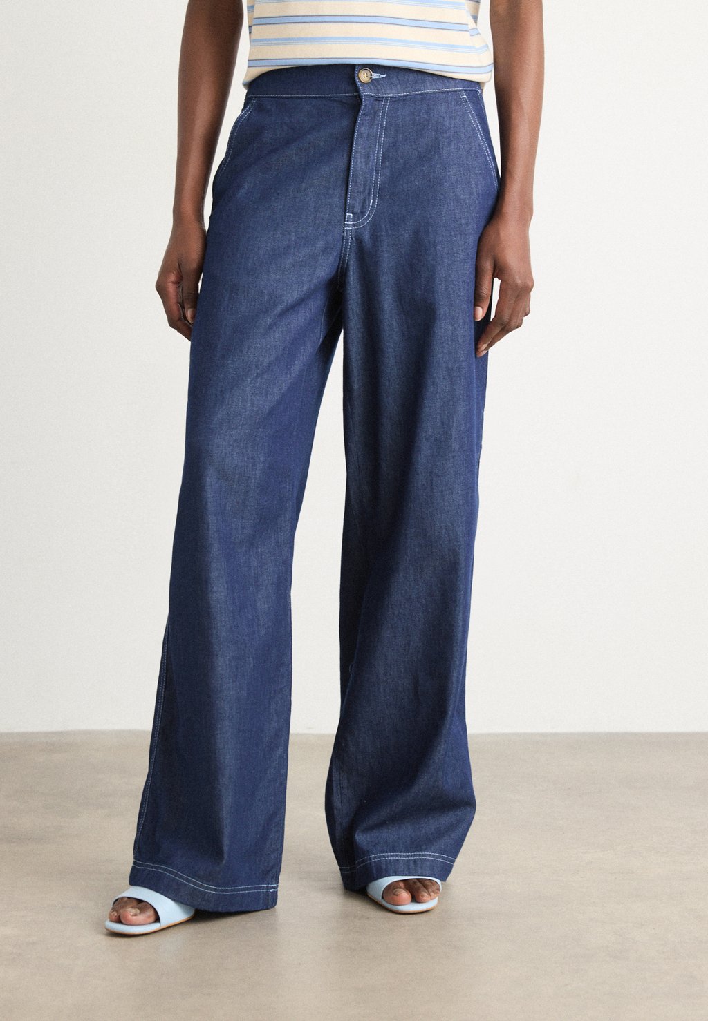 

Расклешенные джинсы AIR SOTEM PANTS Mads Nørgaard, цвет Dark Blue Denim