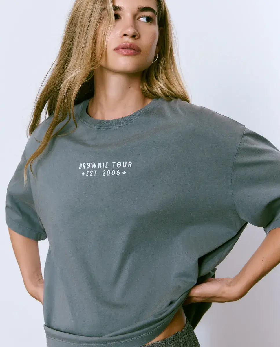 

Женская футболка с логотипом и рисунком на спине Brownie, серый