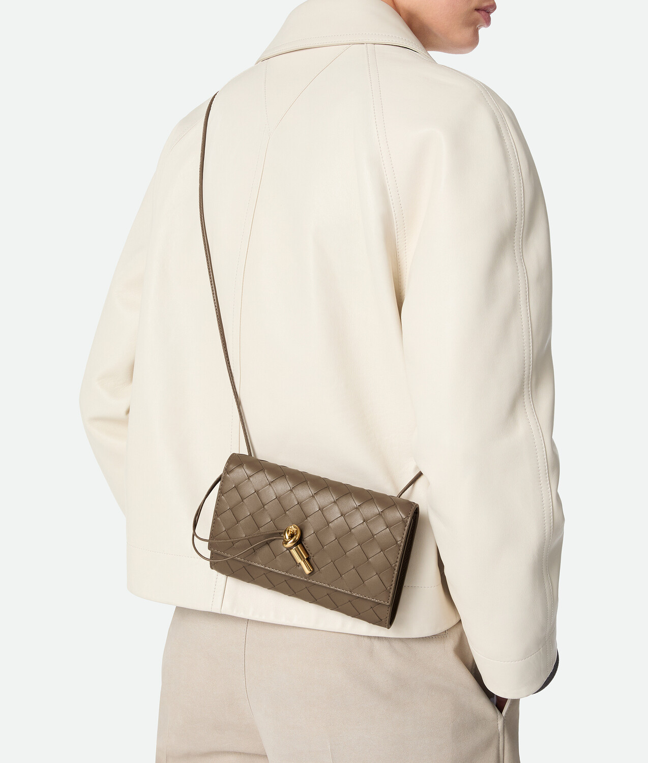 Сумка andiamo на ремне BOTTEGA VENETA, шишка — фото 2