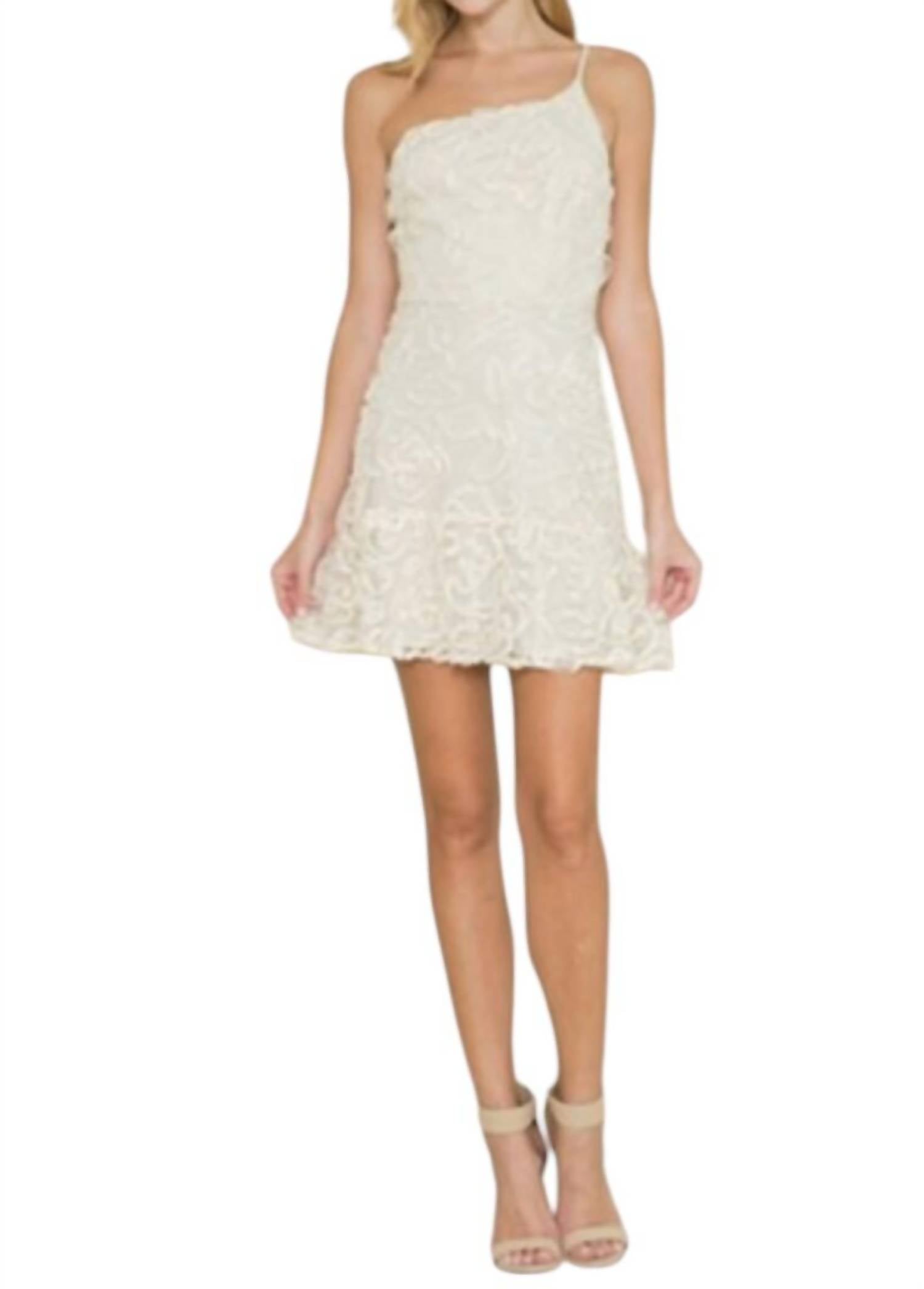 

Кремовое платье с вышивкой, асимметричным плечом и рюшами по подолу Maniju