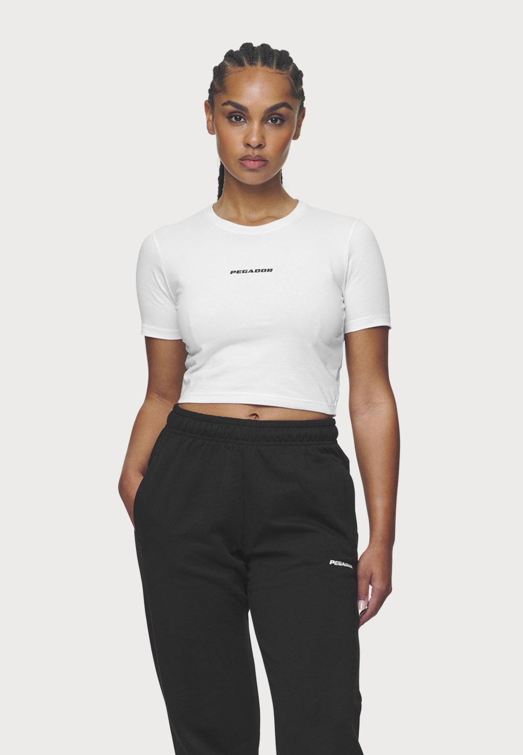 

Простая футболка INES CROPPED BABY TEE Pegador, белый