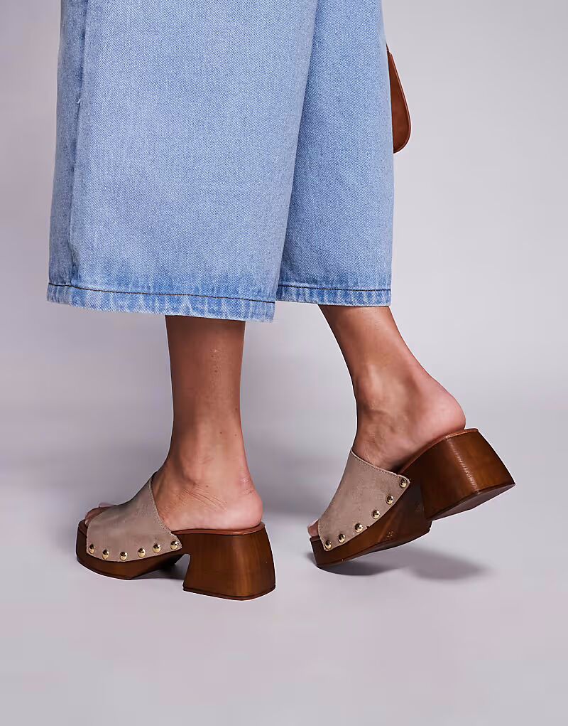 Эксклюзивные босоножки-сабо на каблуке Via из кремовой замши Schuh — фото 4