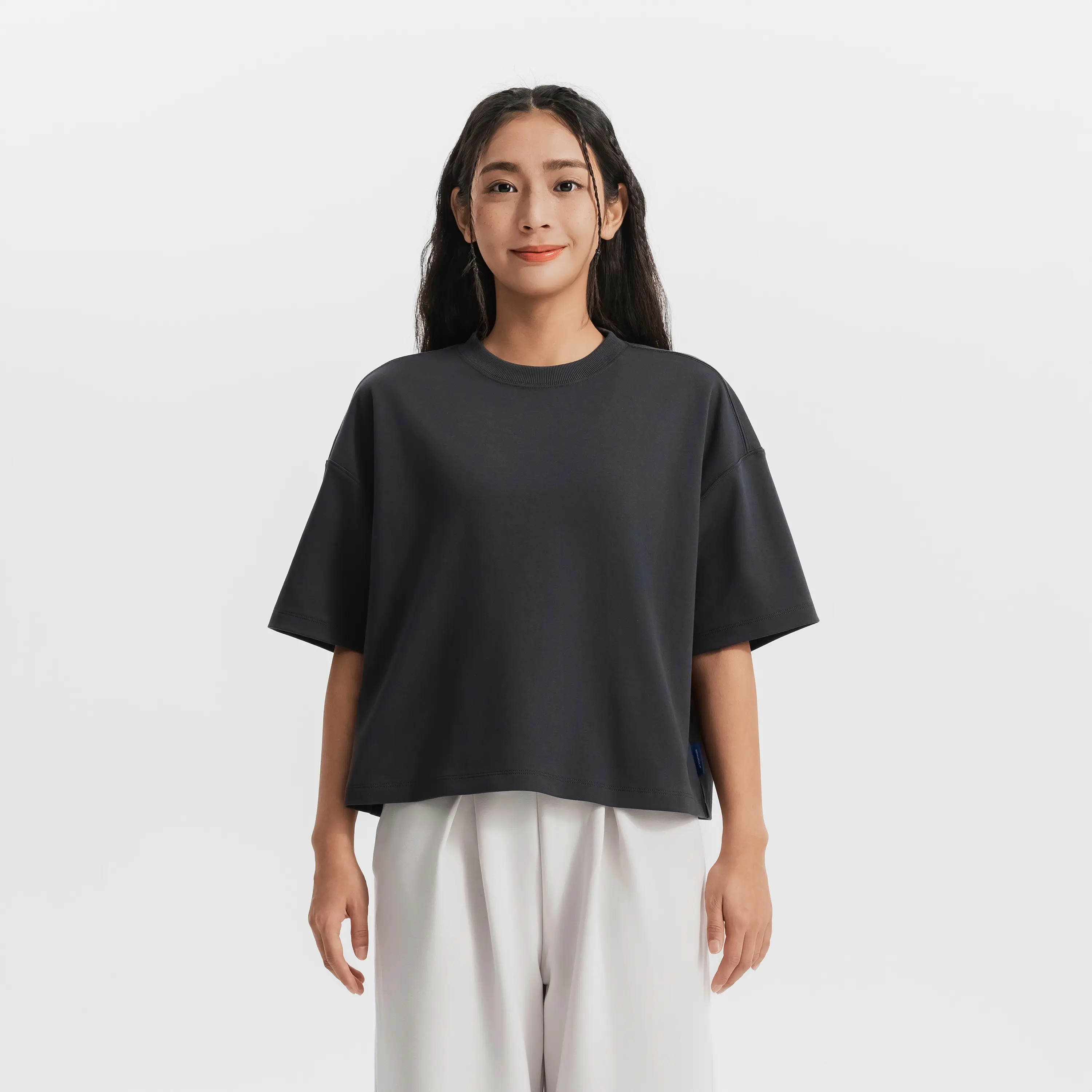 

Женская базовая футболка Decathlon SPORTSWEAR укороченная свободного кроя