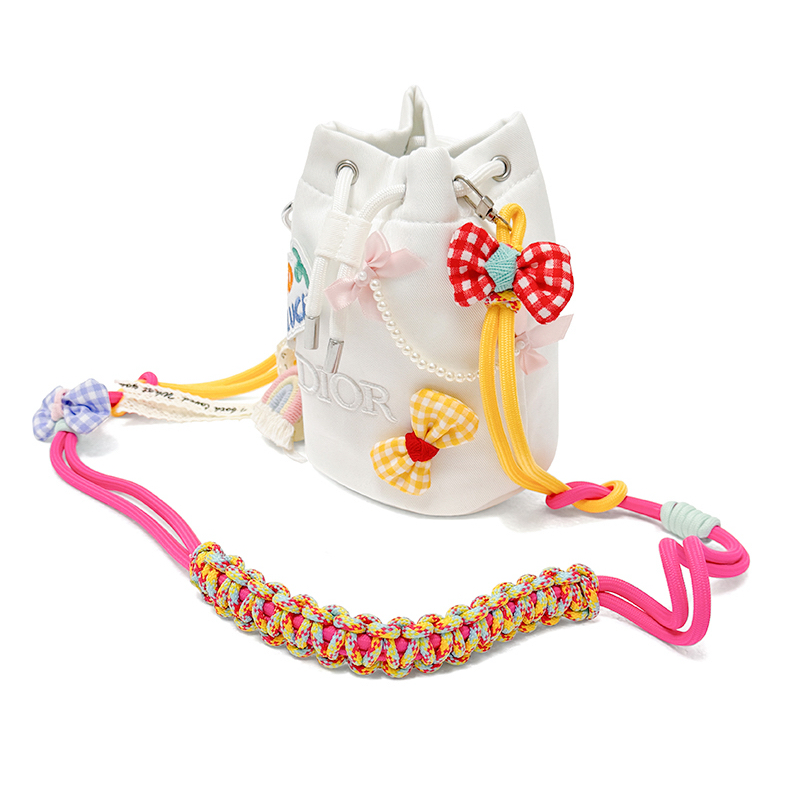 Сумка-косметичка Dior 811 DIY Bucket Bag с разноцветными нашивками и брелоками, мультиколор — фото 2
