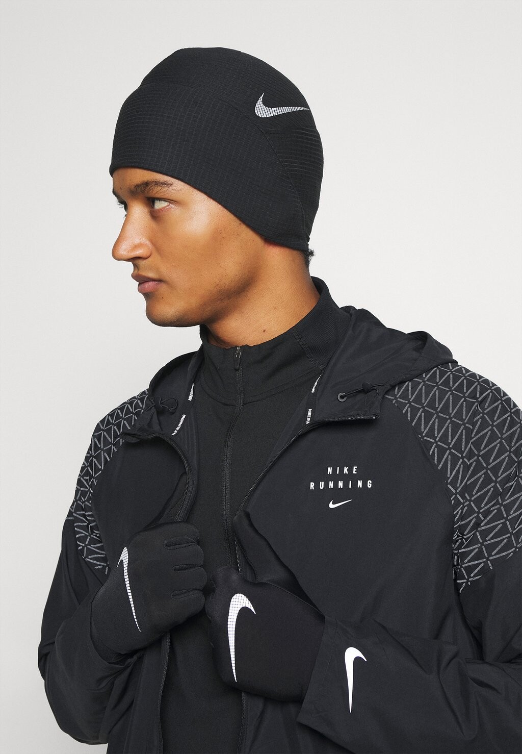 

Перчатки Nike