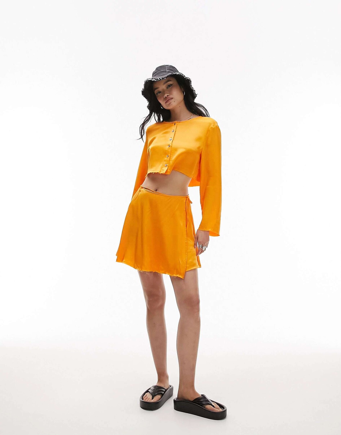 

Оранжевая мини-юбка из атласа Topshop с необработанными краями