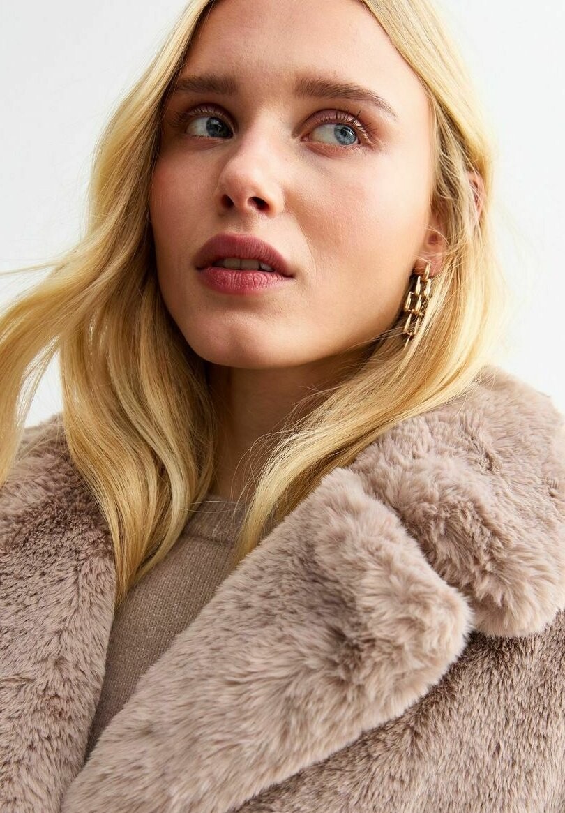 

Зимнее пальто FAUX FUR New Look, бежевый