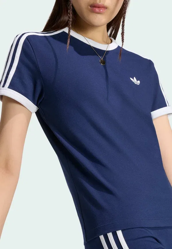 Футболка Adidas Originals 3S Tee Slim Print, цвет ночной индиго белый — фото 4