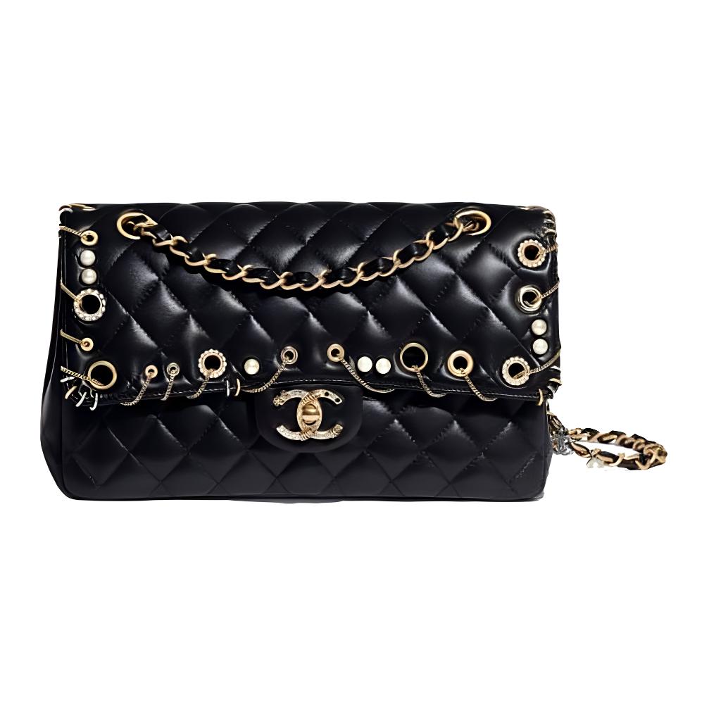 

CHANEL Классический клатч из ягненка с цепочкой