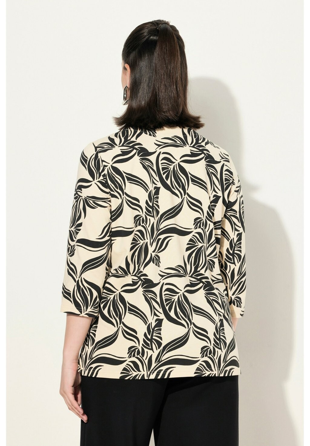 

Топ с длинными рукавами LEAF 3/4 V-NECK Ulla Popken, бежевый