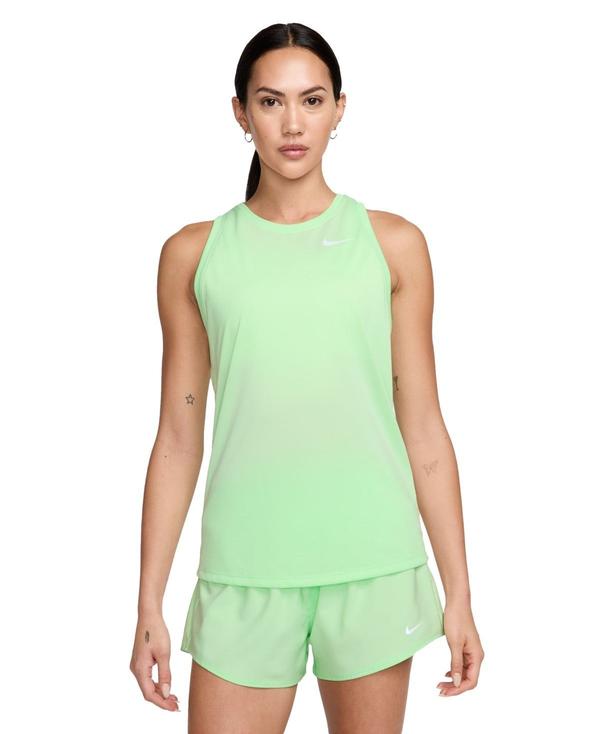 

Женская майка Nike Dri-FIT светло-зеленого цвета свободного кроя