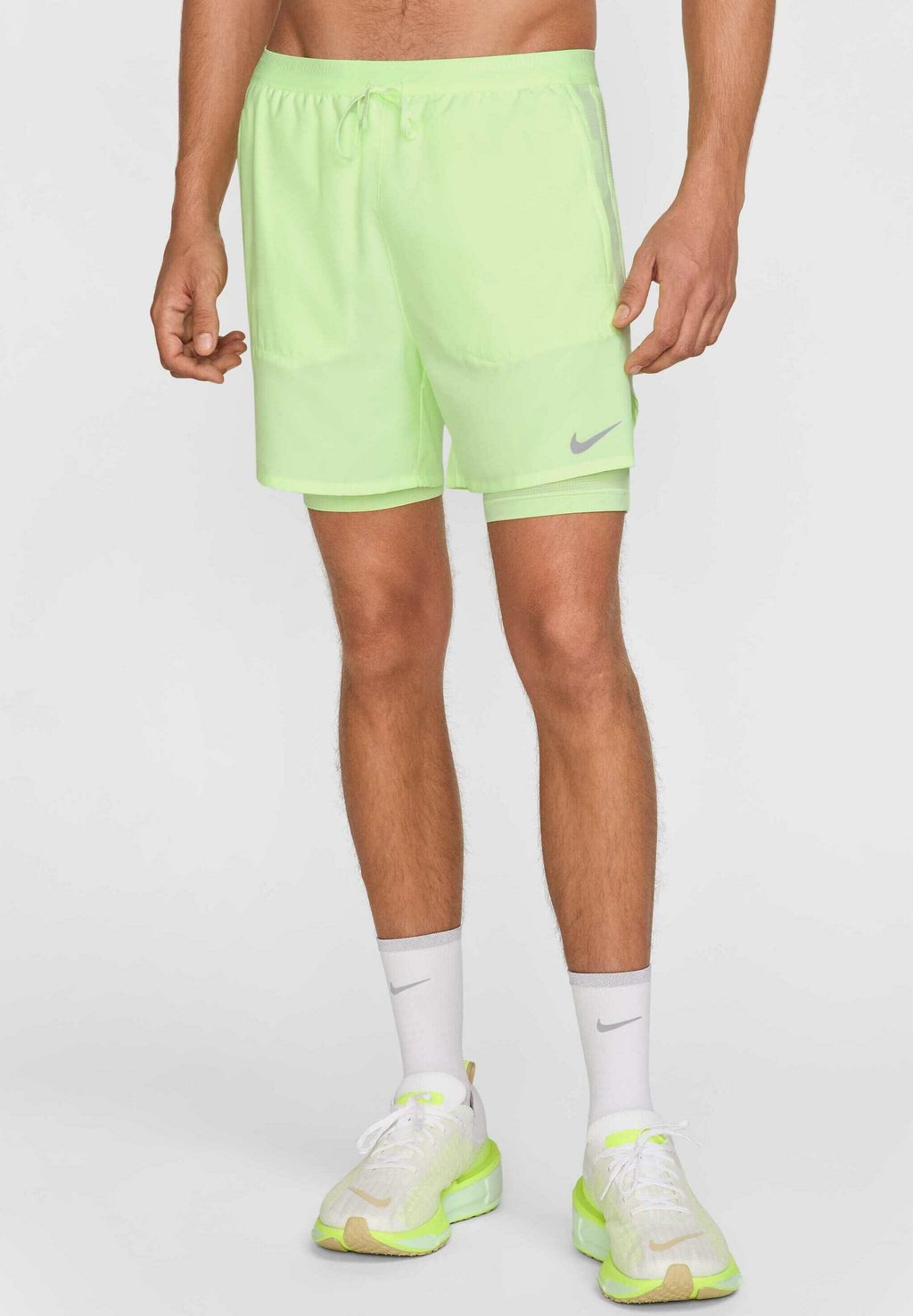 

Спортивные шорты STRIDE HYBRID Nike Performance, светло-зеленый