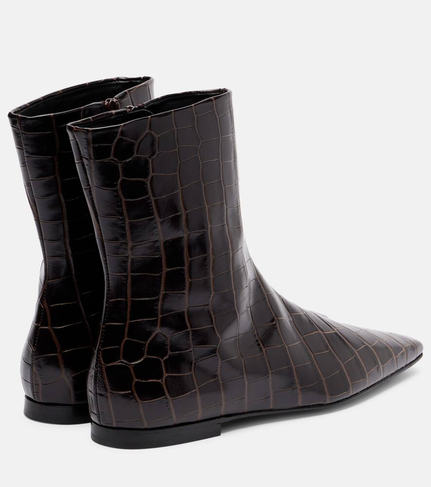 Кожаные ботинки до щиколотки с эффектом крокодиловой кожи Toteme, Dark Brown — фото 2