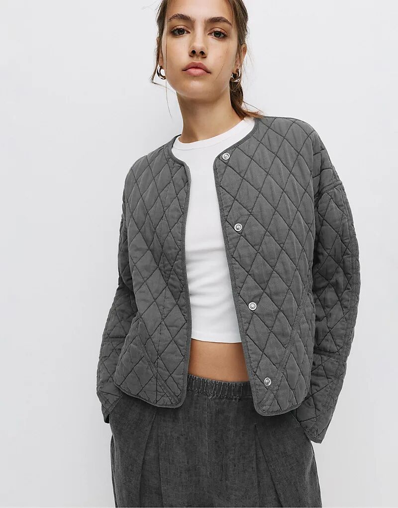 

Легкая утепленная куртка Pull&Bear серого цвета