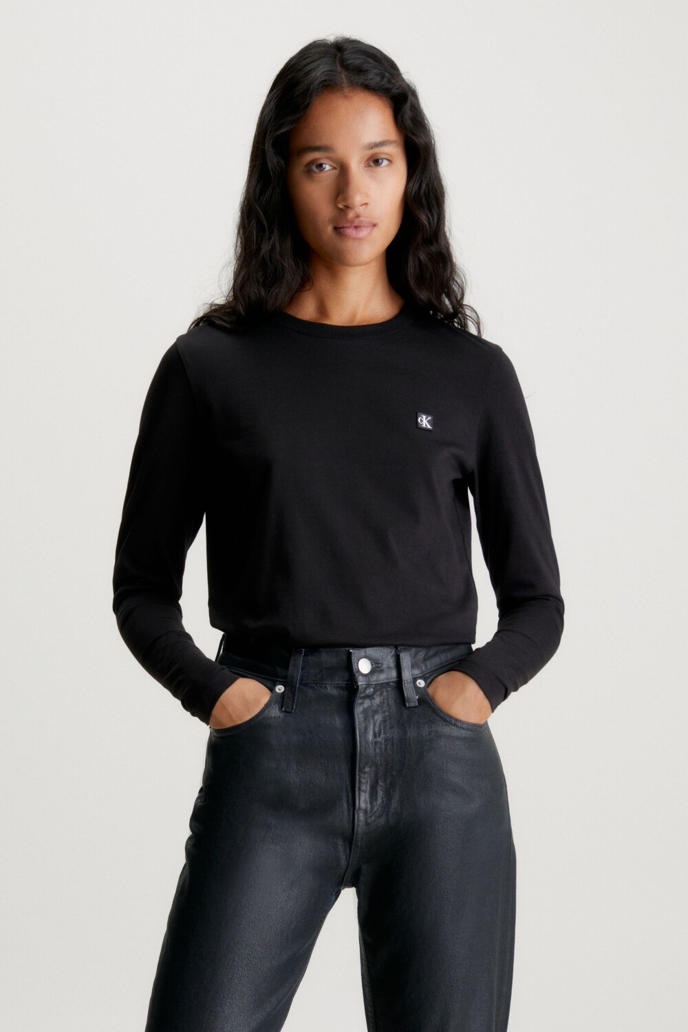 

Футболка с длинными рукавами и вышитым логотипом Calvin Klein Jeans, черный