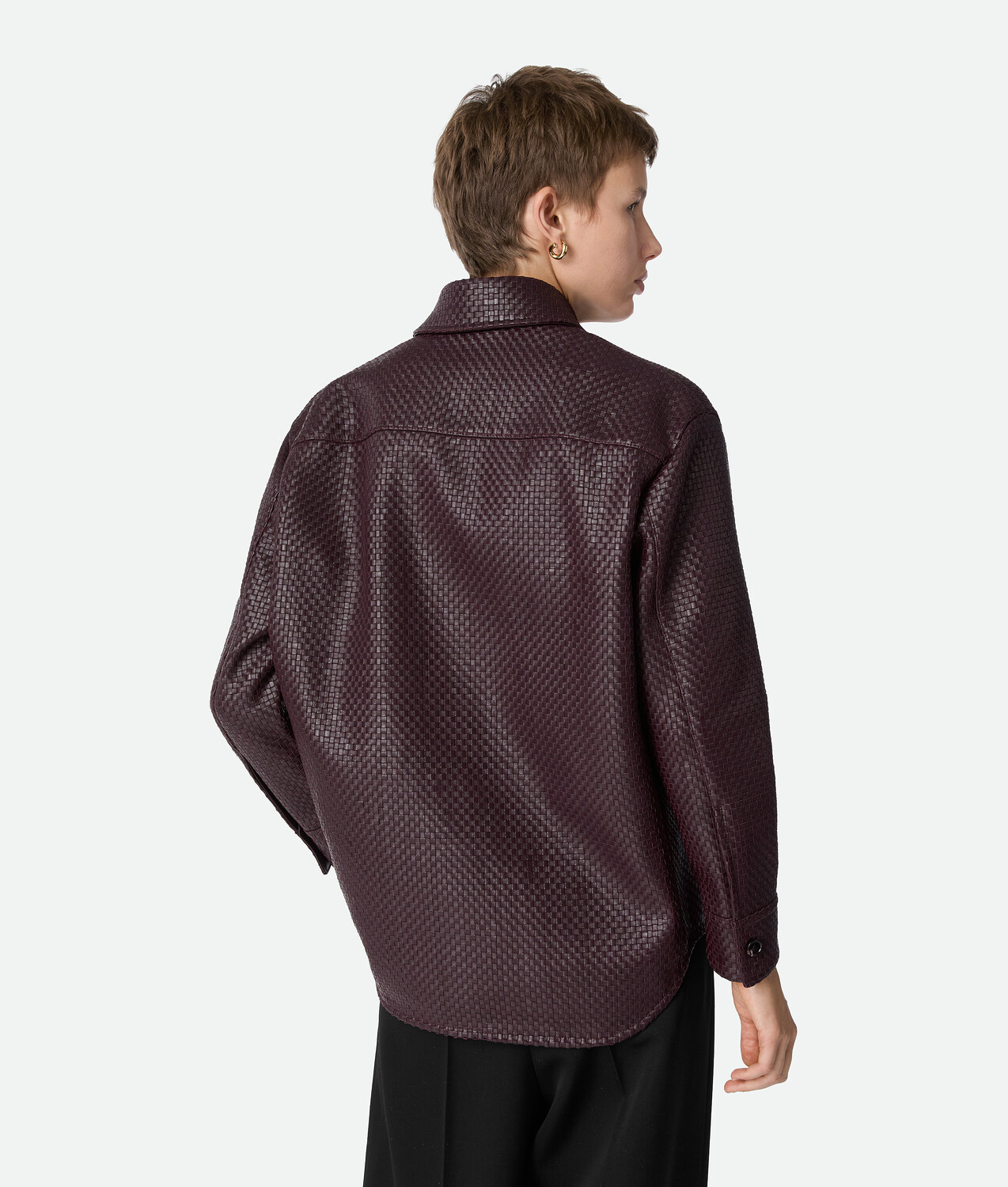 Мини-рубашка из плетеной кожи intrecciato BOTTEGA VENETA, темный бароло — фото 3