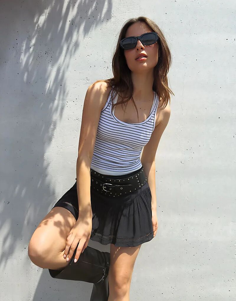 

Мини-юбка Bershka с текстурой серого цвета