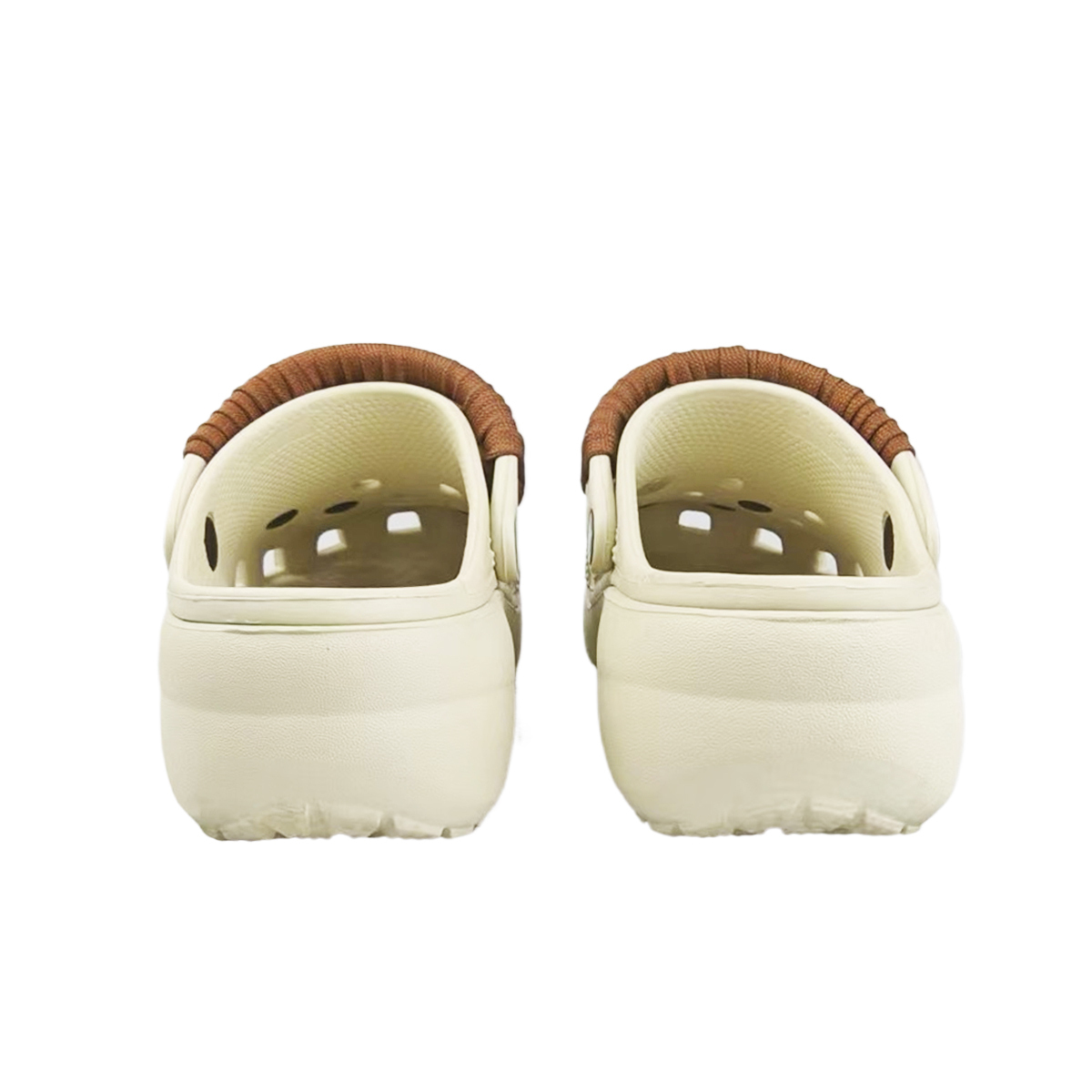 Crocs Классические платформенные клоги BNK Bear Cookies женские костяного белого цвета с принтом "Медвежье печенье", цвет Bear Cookies — фото 4