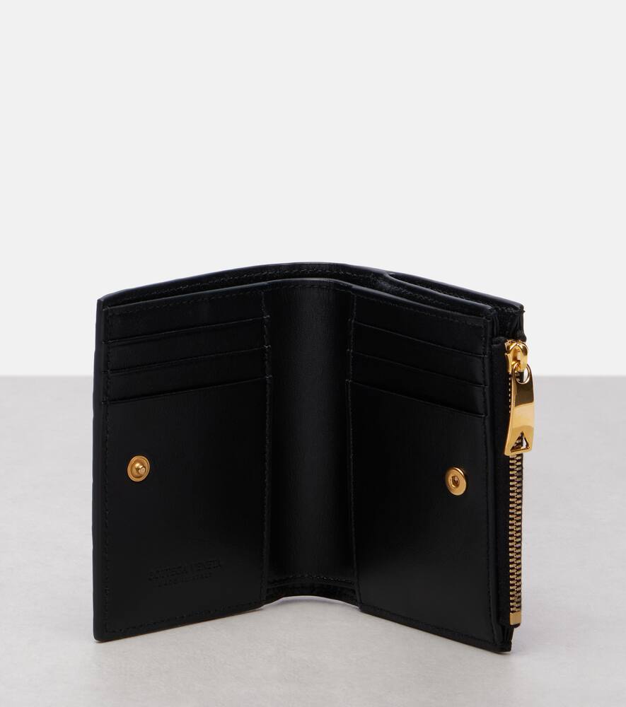 Кожаный бумажник Intrecciato с двумя отделениями Bottega Veneta, Black/Gold — фото 2