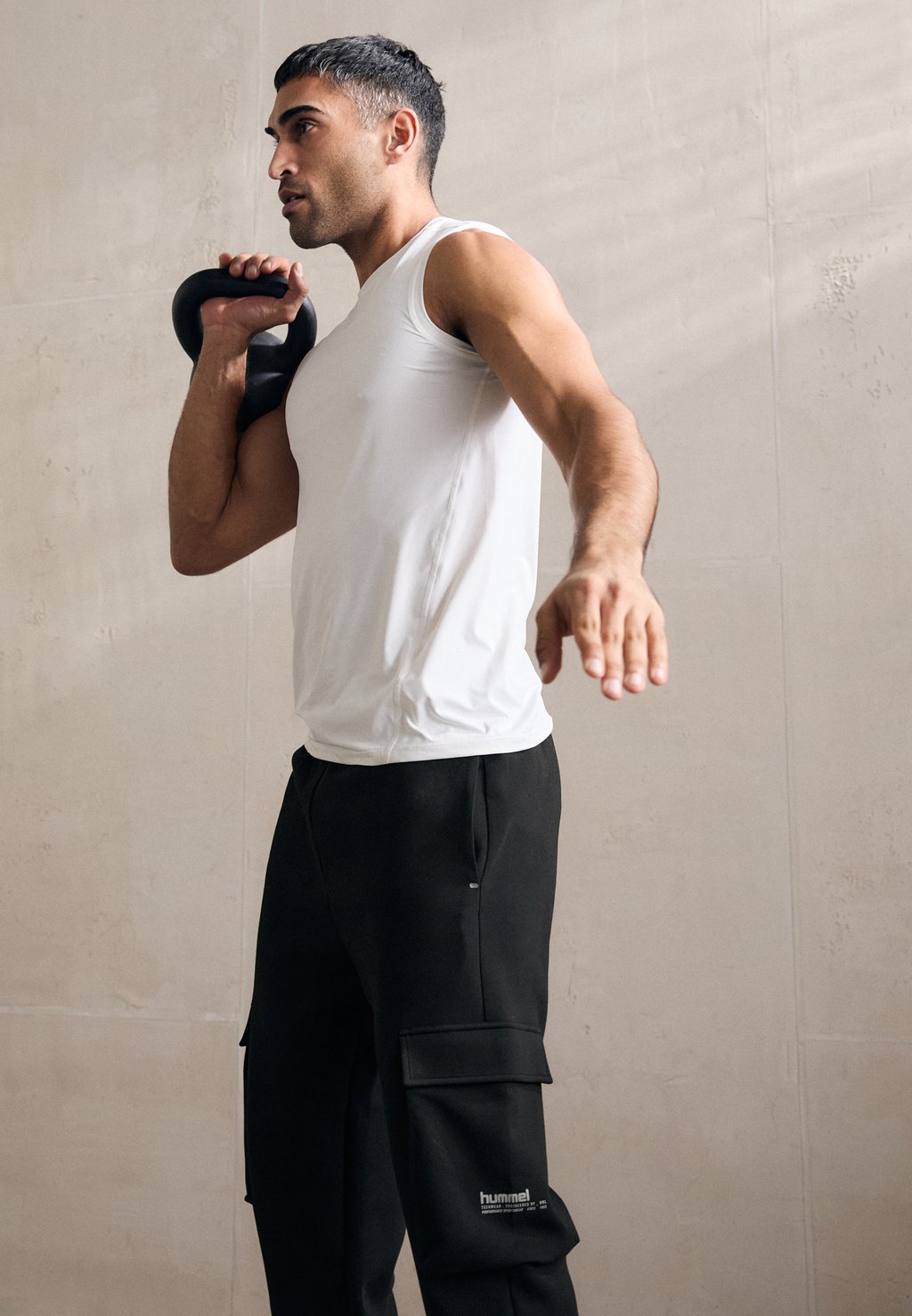 

Спортивные брюки LOOSE CARGO PANTS Hummel, черный