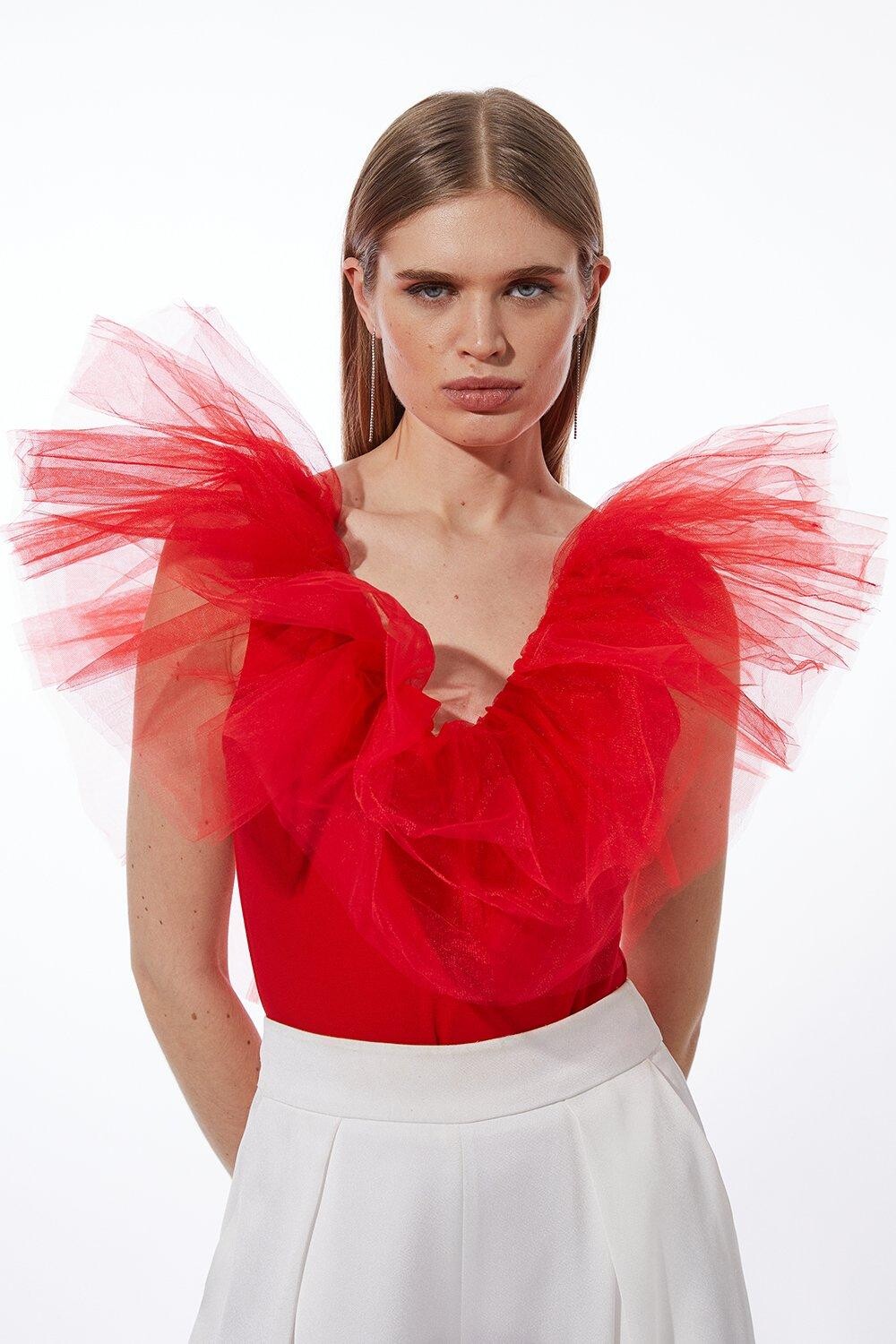 

Трикотажное боди с глубоким вырезом Ponte And Tulle Drama Karen Millen, красный