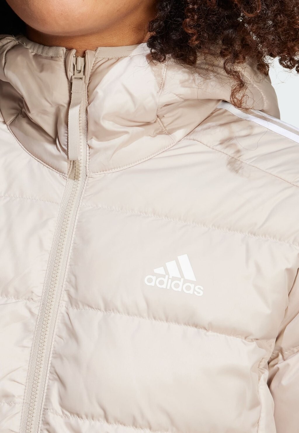 

Пуховое пальто ESSENTIALS 3-STRIPES LIGHT DOWN HOODED adidas, бежевый