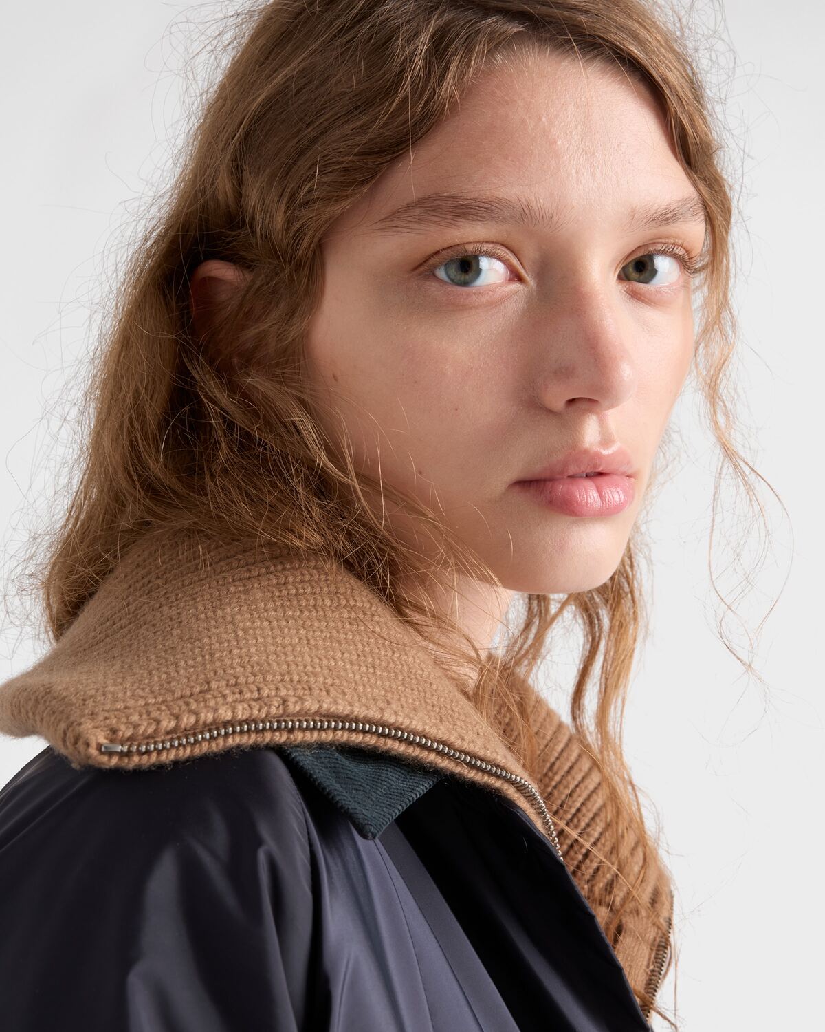 Кашемировый пуловер в рубчик Prada, верблюжий коричневый — фото 3