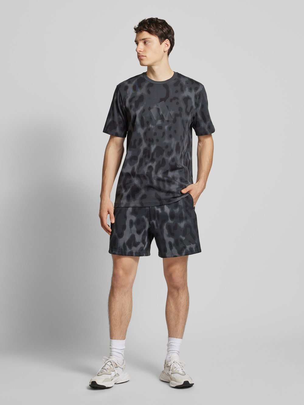 

Спортивные шорты с этикеткой, модель «GRESIX» ADIDAS SPORTSWEAR, темно-серый
