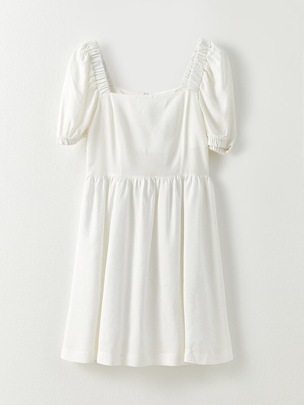 

Простое женское платье с коротким рукавом и вырезом в форме сердца LCW Casual, оптический белый